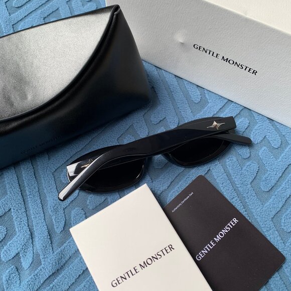 Gentle Monster Bandoneon.S Black Oval Sunglasses with Full Set main image 5
